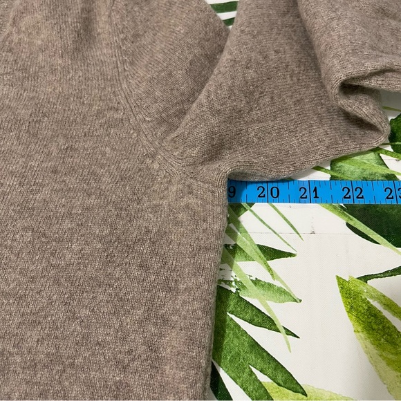 C by Bloomingdales 100% 2 Ply Cashmere V-neck Soft Cozy Sweater Medium - Picture 14 of 16